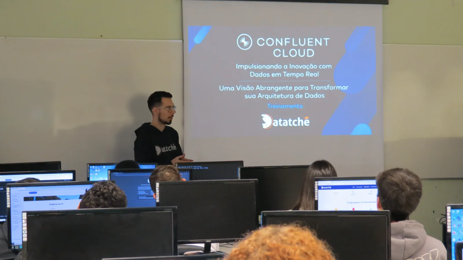 Confluent Cloud training delivered by Datatchê in a computer lab